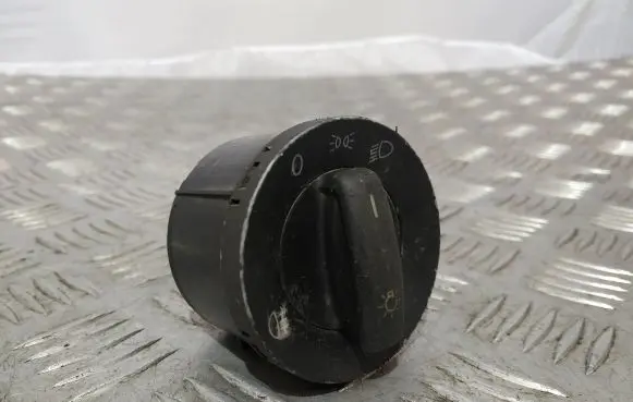 Volkswagen Golf V Light switch 1K0941431B