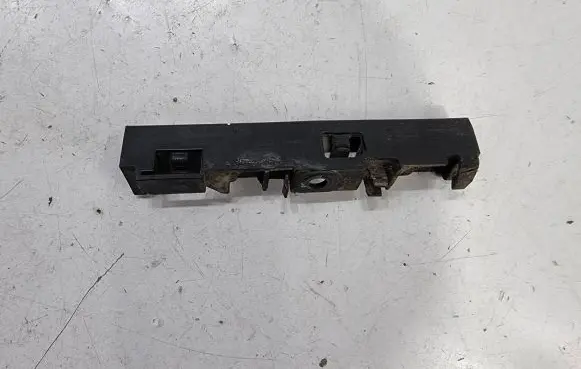 Audi A6 S6 C7 4G Front bumper mounting bracket 4G0853922B