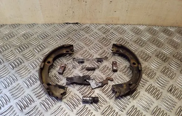 KIA Sportage Handbrake/parking brake pads 