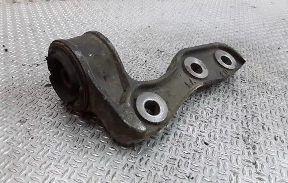 KIA Sorento Front differential mounting bracket 