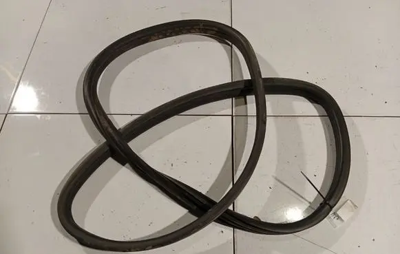 Skoda Fabia Mk2 (5J) Rubber seal rear door 