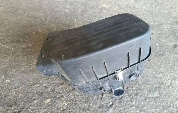 Maserati Levante Air filter box 670001543