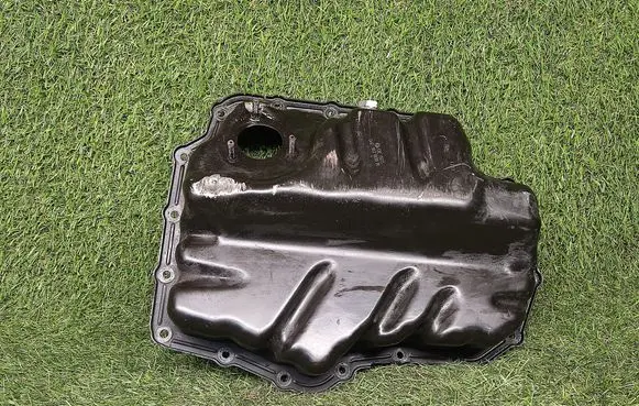 Volkswagen Jetta VI Oil sump 04E103600B