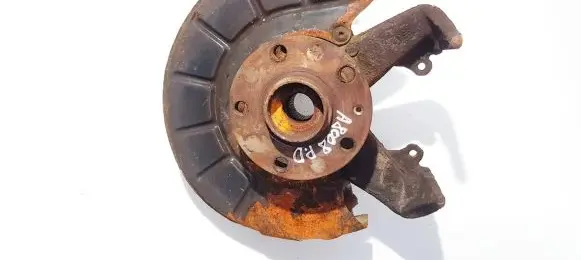 Volkswagen Golf V Front wheel hub