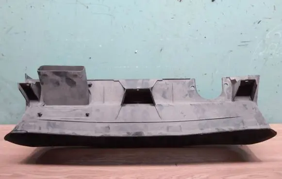 Radiator cooling fan shroud