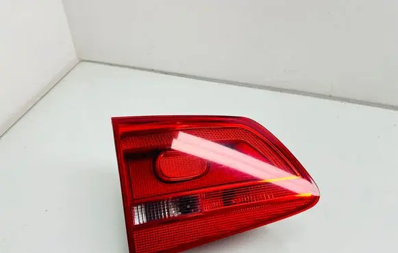Volkswagen Touran II Tailgate rear/tail lights 
