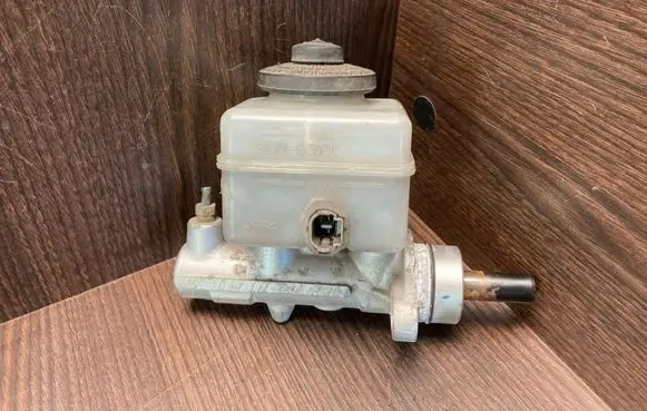 Toyota Corolla E110 Master brake cylinder 13231160030