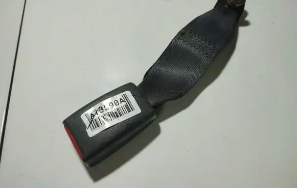 Mitsubishi Colt Middle seatbelt buckle (rear) 