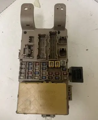 Toyota Corolla Verso E121 Fuse box set 8264113040