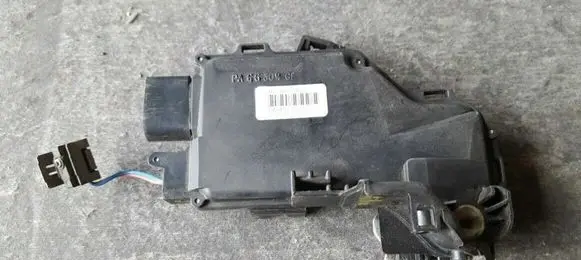 Audi A6 S6 C5 4B Front door lock 401837015