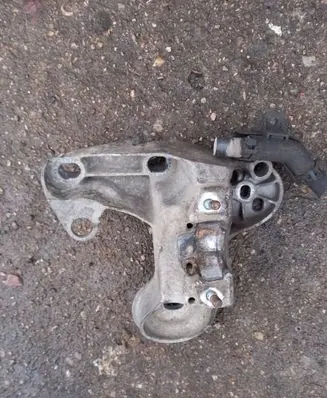 Audi A4 S4 B6 8E 8H Engine mounting bracket 8E0199352F 8E0199352