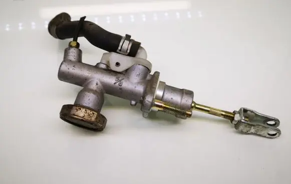 Clutch slave cylinder