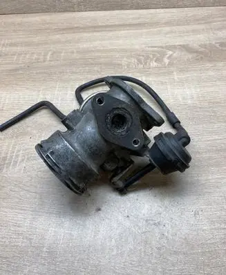 Volkswagen Golf V EGR valve 03G129637