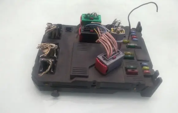 Peugeot 407 Fuse module 9655221280