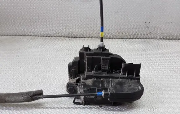 Nissan Note (E11) Rear door lock