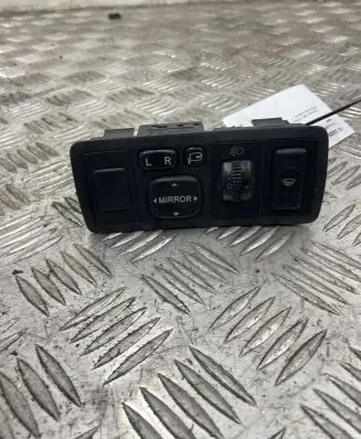 Toyota Avensis T250 Wing mirror switch 183575