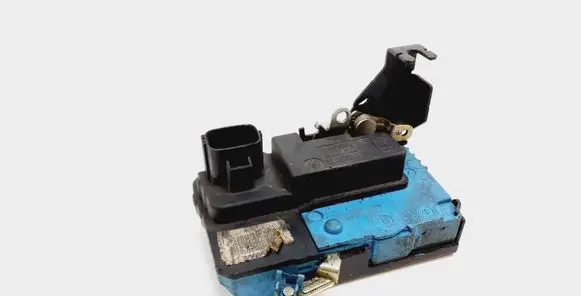 Volvo XC90 Front door lock 8650546