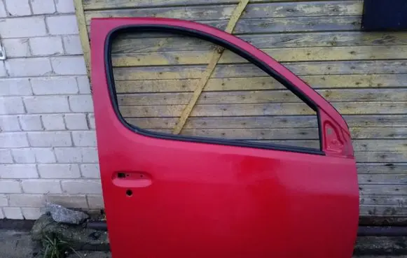 Toyota Yaris Front door