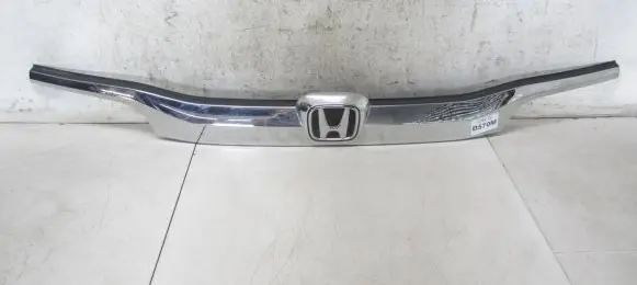 Honda CR-V Trunk door license plate light bar 74890-T1V-E000
