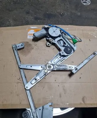 Subaru Forester SG Rear door window regulator with motor