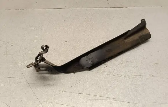 Audi A4 S4 B8 8K Fender mounting bracket 8K0821136