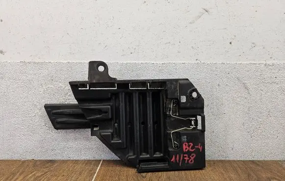 Land Rover Discovery Sport Headlight/headlamp mounting bracket 00183541