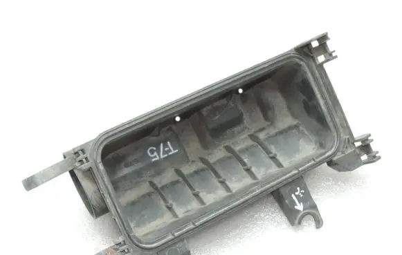 Toyota Yaris Air filter box