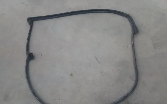 Toyota Prius (XW50) Rubber seal front door (on door) 