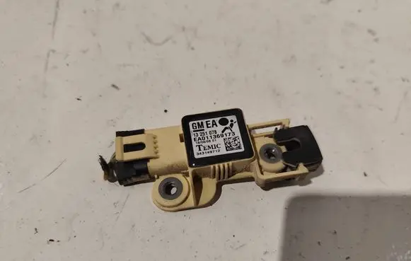 Opel Zafira B Airbag deployment crash/impact sensor 13251078 EA011369173 343149712