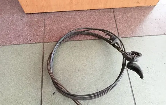Renault Laguna II Engine bonnet (hood) release handle 000