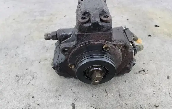 Mercedes-Benz A W168 Fuel injection high pressure pump A6110700501