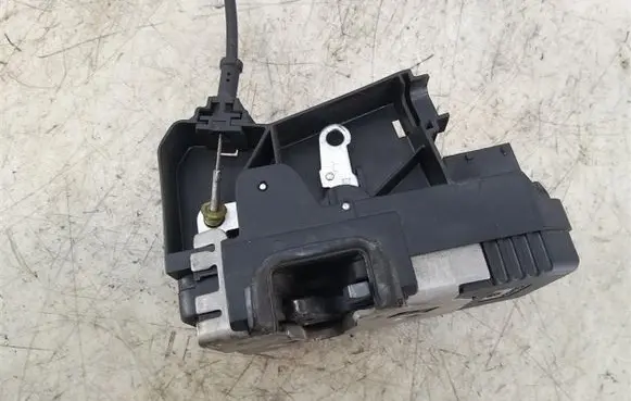 Opel Vivaro Front door lock 8200008248
