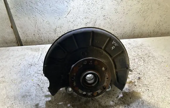 Volkswagen PASSAT B6 Front wheel hub