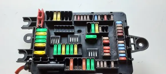 BMW X5 F15 Fuse module 6819652 6819651