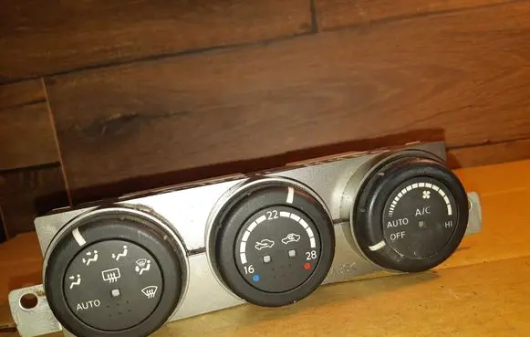 Nissan X-Trail T30 Climate control unit 27500ES61A A0200049B01000 C5Z27