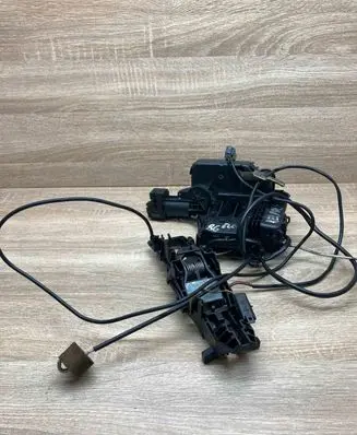 Mercedes-Benz E W211 Front door lock 2117600234