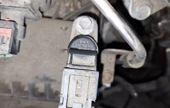 Ford Focus Camshaft position sensor 12k073ab
