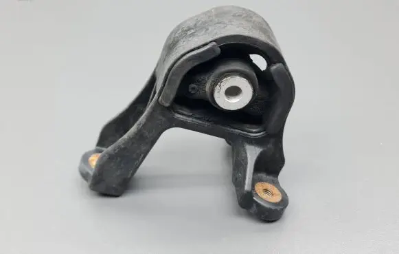 Honda CR-V Rear differential mounting bracket AV69824