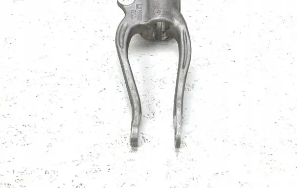 BMW 7 G11 G12 Lower shock absorber bracket 6861200