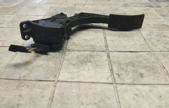 Volkswagen Fox Accelerator throttle pedal 6QE721503B 6PV93404601