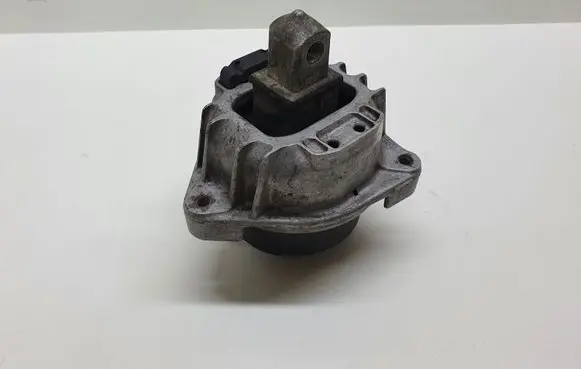 BMW 5 F10 F11 Engine mount bracket 6777371 22116777371 68623513