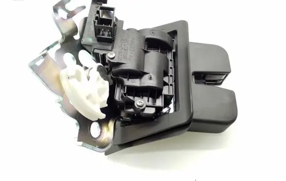 Audi A3 S3 8V Tailgate/trunk/boot lock/catch/latch 8R0827505A