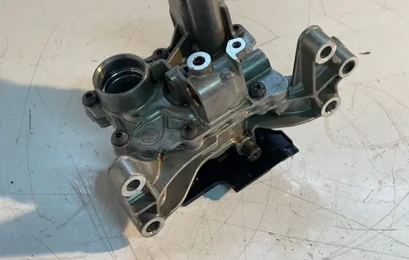 Volvo XC90 Oil pump 31670242 1409200333