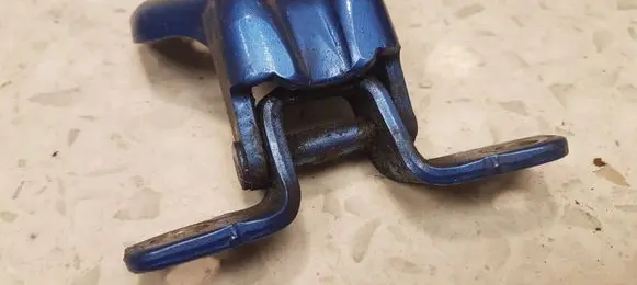 KIA Sorento Front door upper hinge