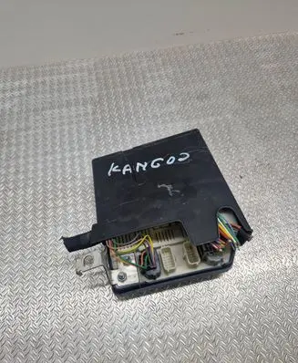 Renault Kangoo II Fuse box cover 8200356348
