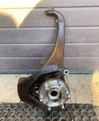 Nissan Pathfinder R51 Front wheel hub spindle knuckle