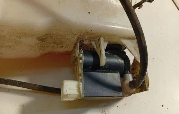 Hyundai i30 Windscreen/windshield washer pump