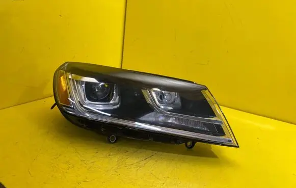 Volkswagen Touareg II Headlight/headlamp 7p0941752