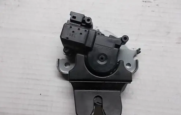 Mitsubishi Lancer VIII Tailgate/trunk/boot lock/catch/latch