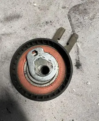 Peugeot 1007 Generator/alternator belt tensioner